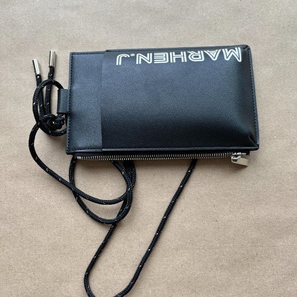 Like New Marhen J. Black Crossbody Bag - Picture 2 of 4